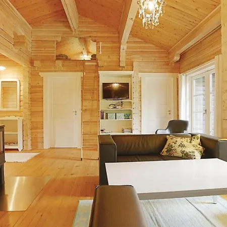 3 Bedroom Cozy In Aakirkeby * Åkirkeby